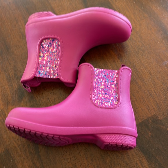 Crocs Chelsea boots (sz 6) - Picture 2 of 7